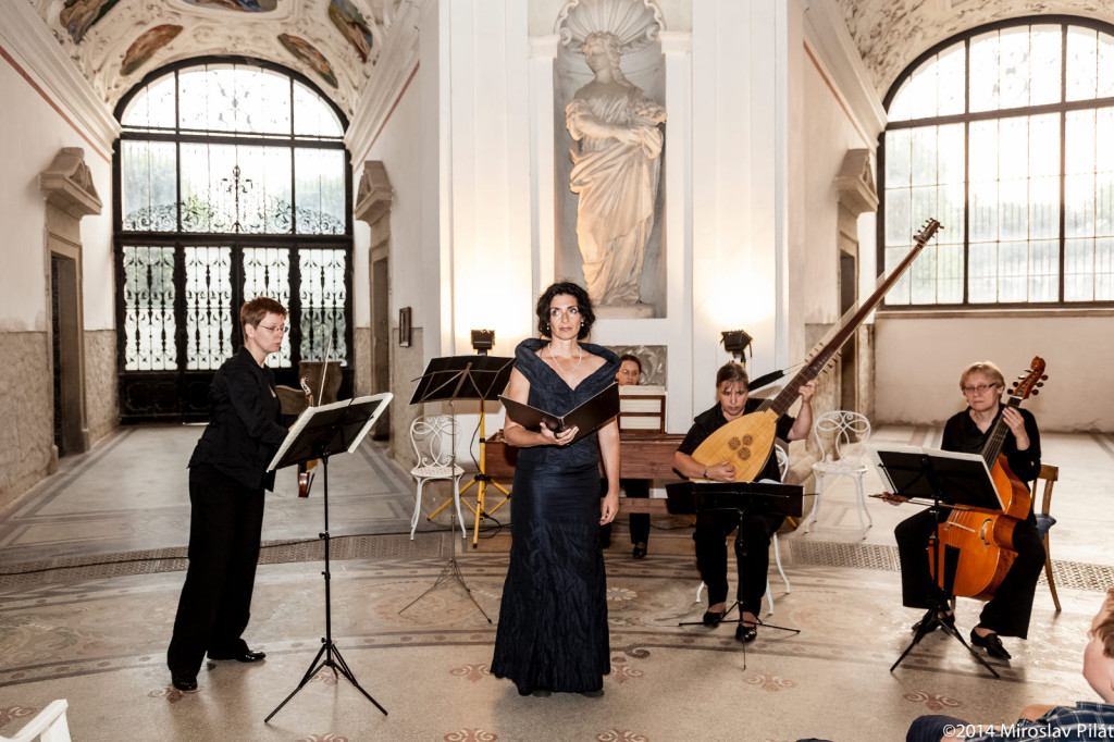Collegium Musicum Brno a Irena Troupová na festivalu Hudba v zahradách a zámku v Kroměříži (Foto: Miroslav Pilát)