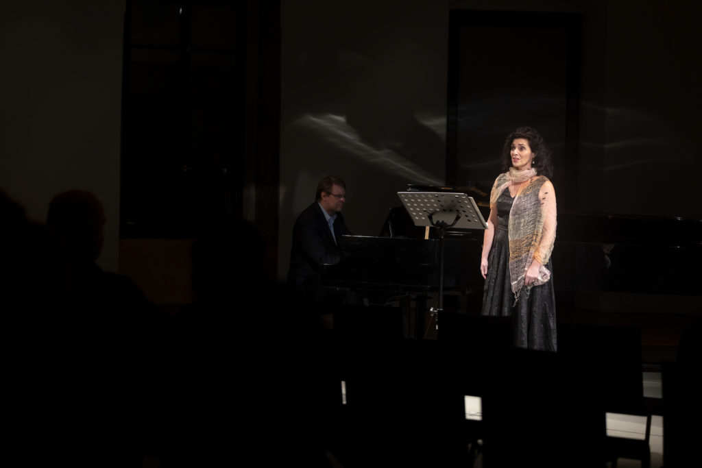 Schliesse deine Augen zu, Zavři oči své (01/2023). Irena Troupová, Jan Dušek. Foto: Tereza Hrubá